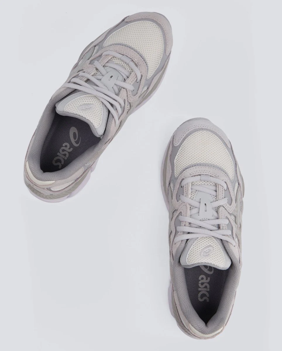 Asics Gel-NYC Beige Y Gris Mujer - Image 3