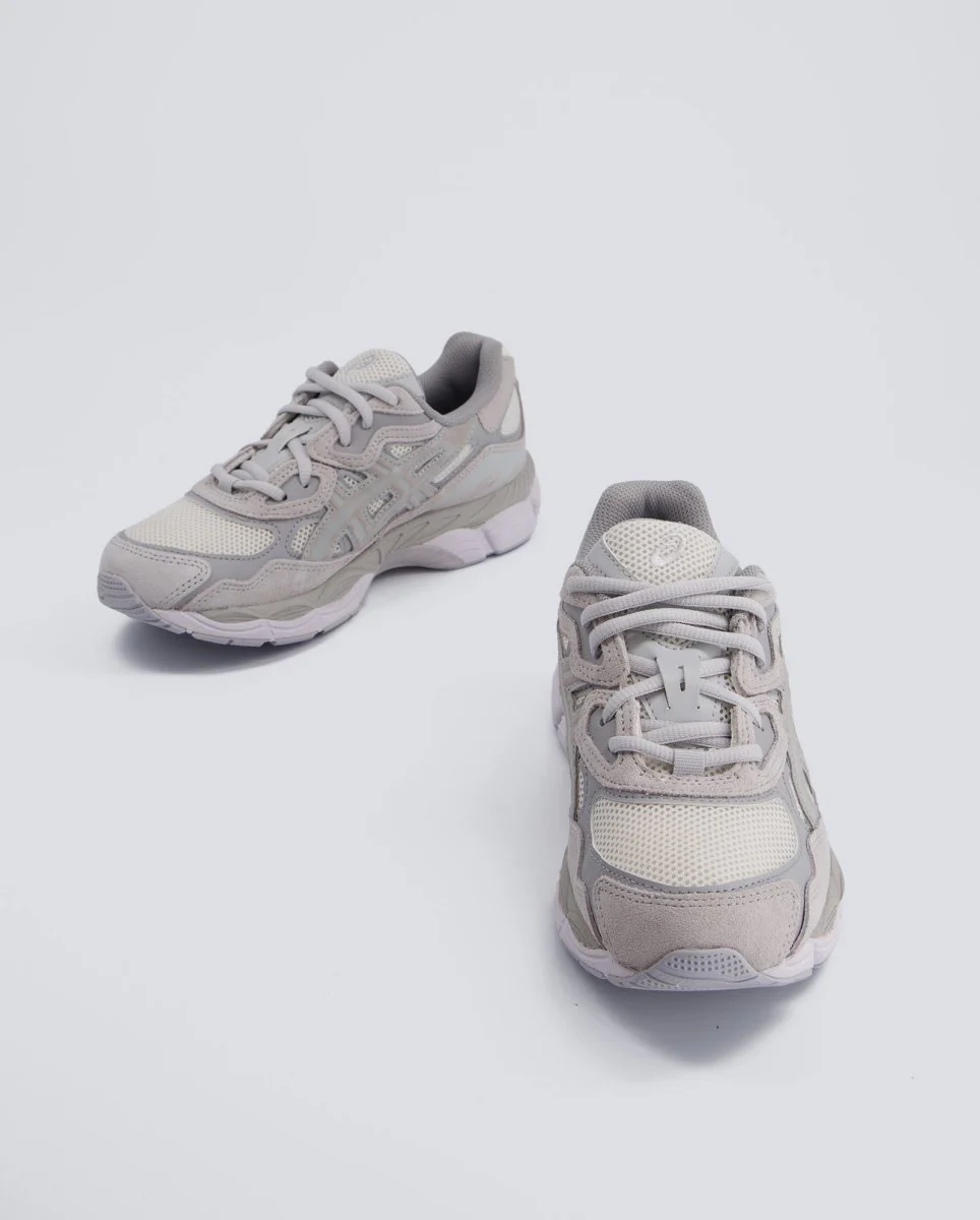 Asics Gel-NYC Beige Y Gris Mujer - Image 4
