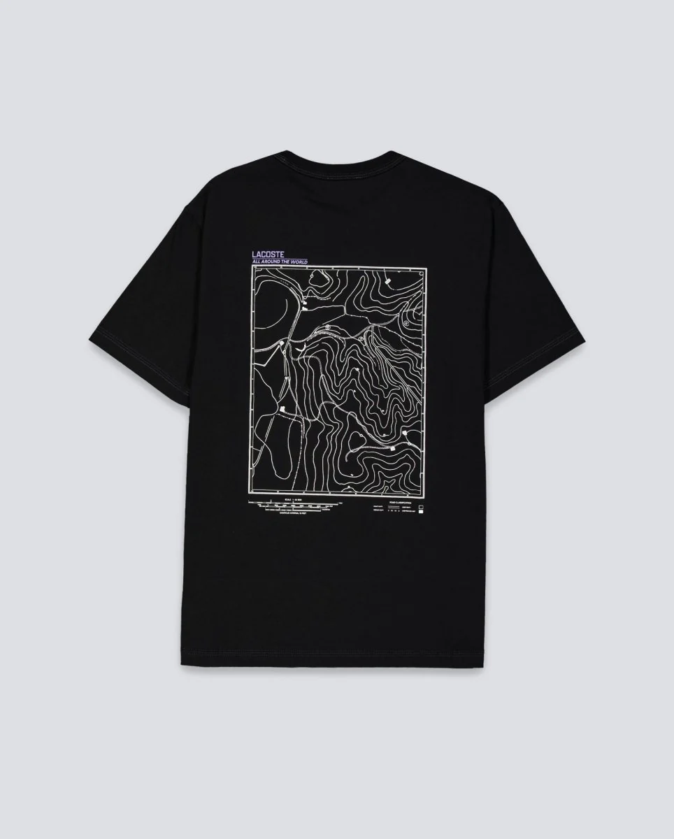 Camiseta Lacoste Estampado Montaña Negro Unisex - Image 3