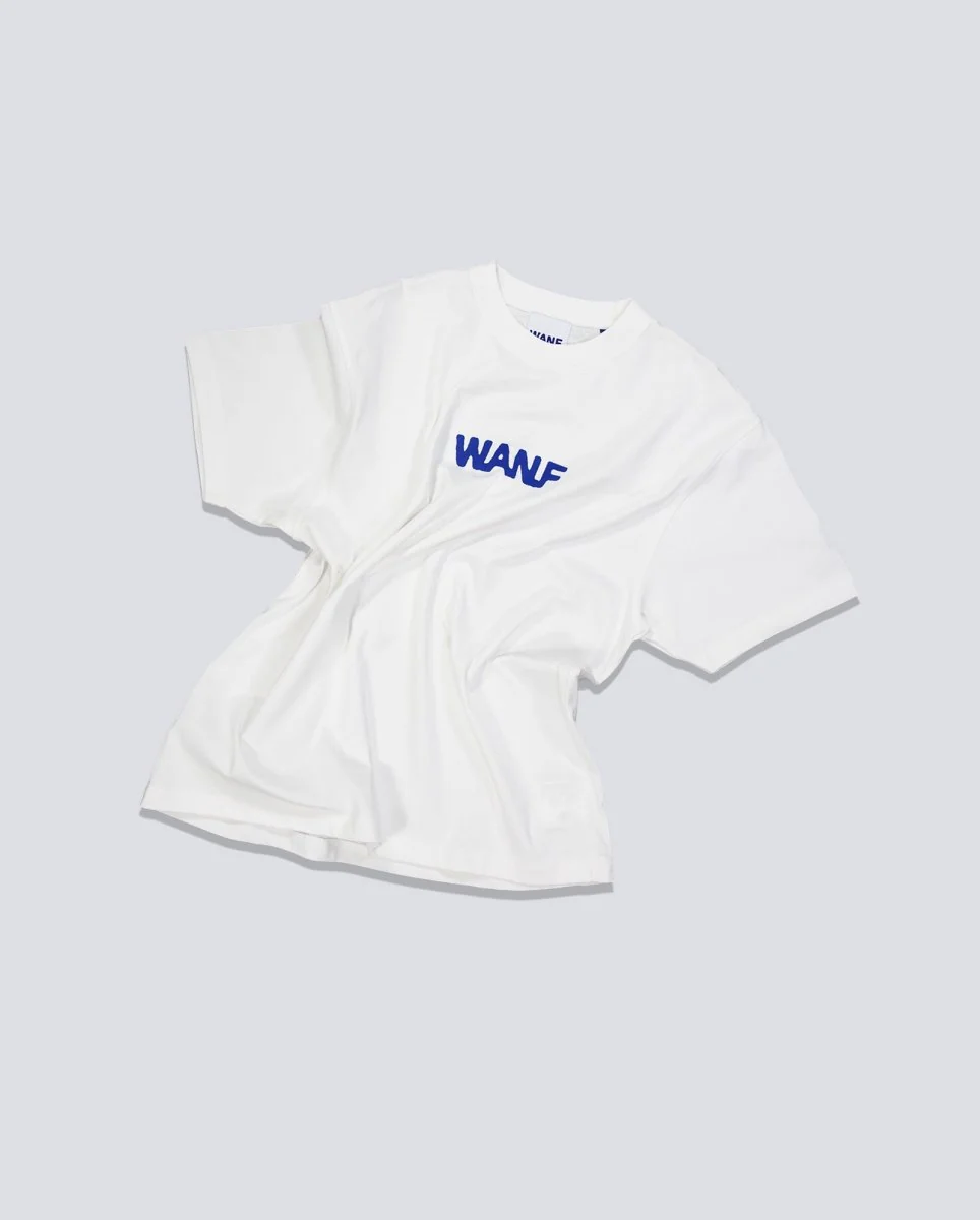 Camiseta We Are Not Friends Season Logo Blanco Unisex - Image 6