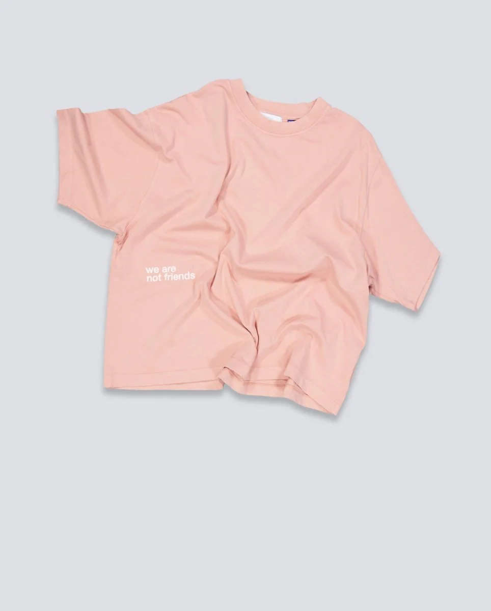 Camiseta We Are Not Friends Timeless Boxy Rosa Unisex - Image 2