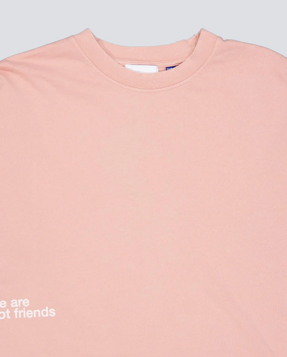 Camiseta We Are Not Friends Timeless Boxy Rosa Unisex - Image 6