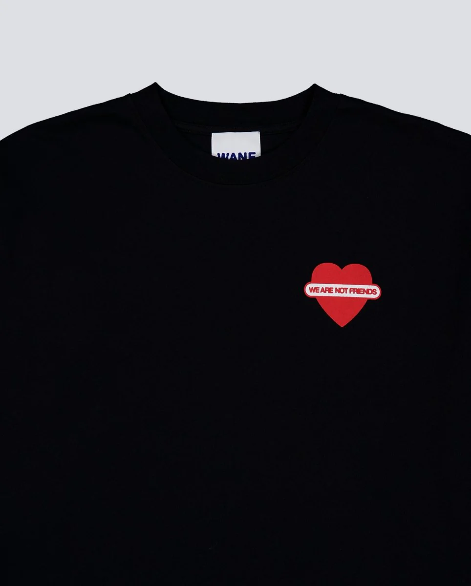 Camiseta We Are Not Friends Union Love Boxy Negra Unisex - Image 3