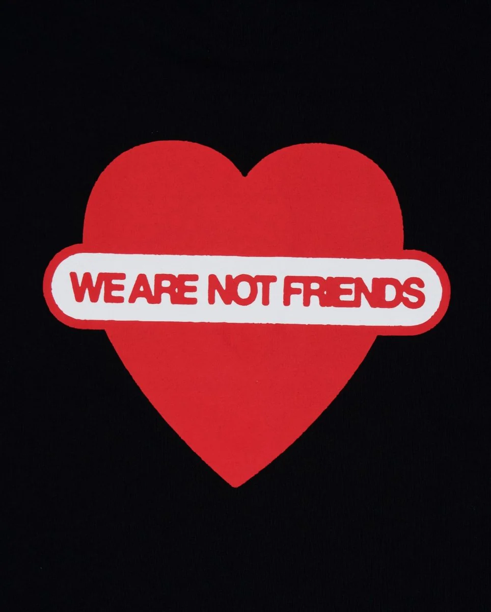 Camiseta We Are Not Friends Union Love Boxy Negra Unisex - Image 4