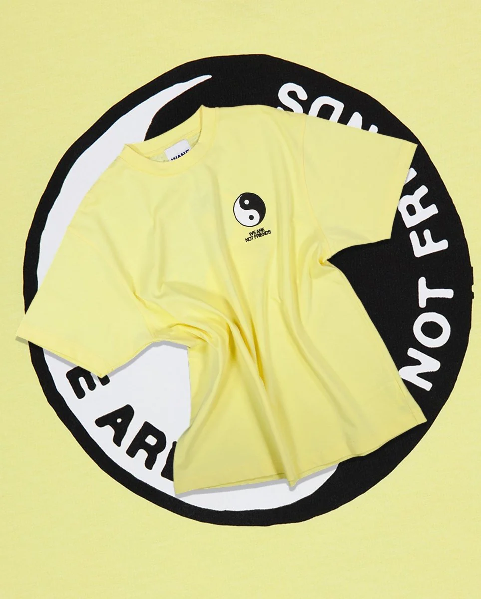 Camiseta We Are Not Friends YingYang Twins Amarillo Unisex - Image 6