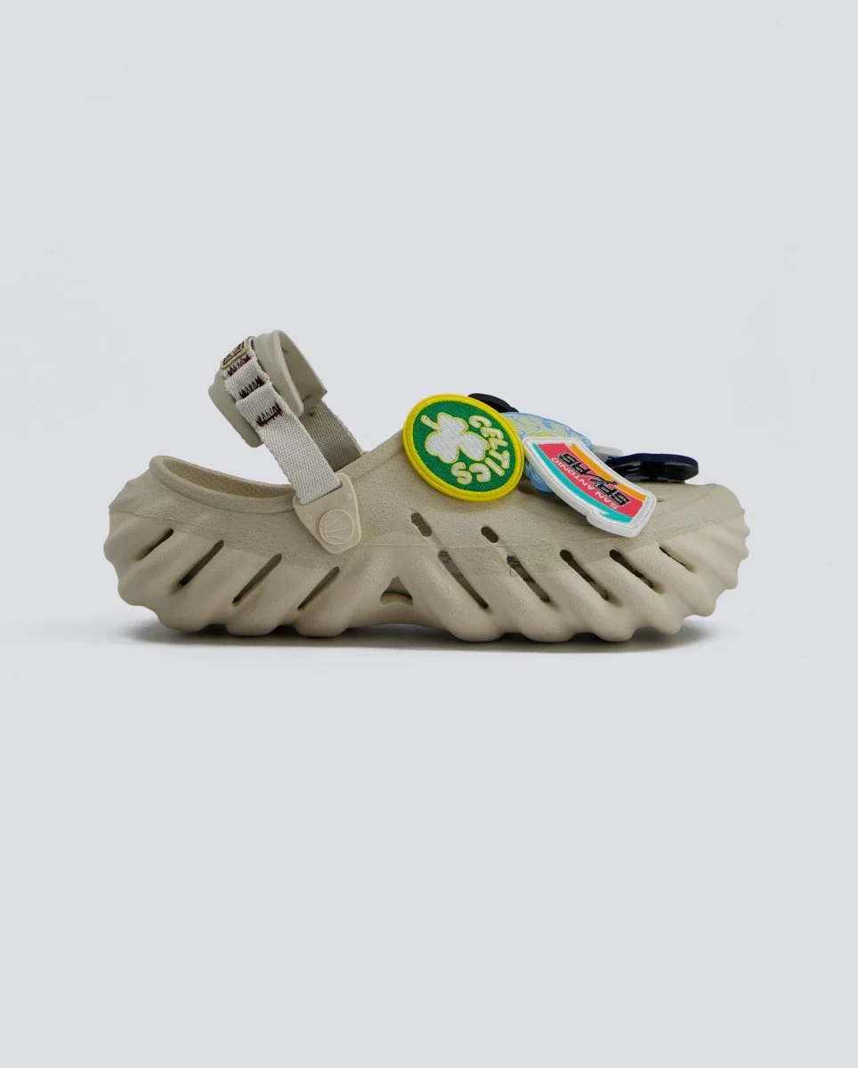 Crocs NBA Echo Clog Beige Mujer