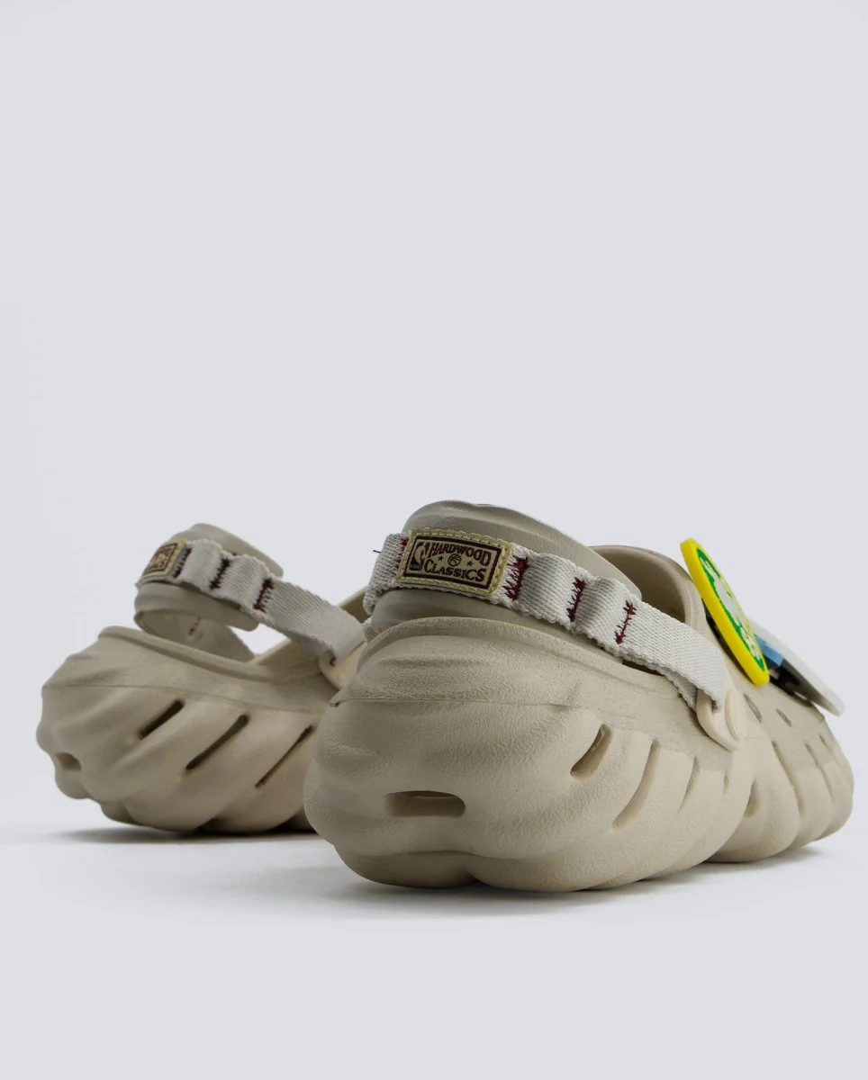 Crocs NBA Echo Clog Beige Mujer - Image 4