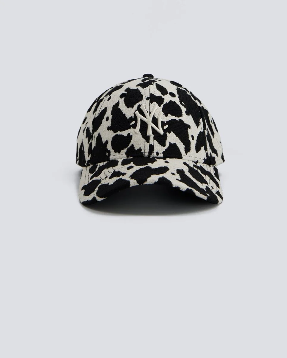 Gorra New Era 9Forty Cow Print Blanca y Negra Mujer