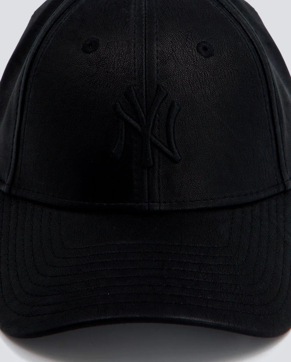 Gorra New Era 9Forty Negra Mujer - Image 2