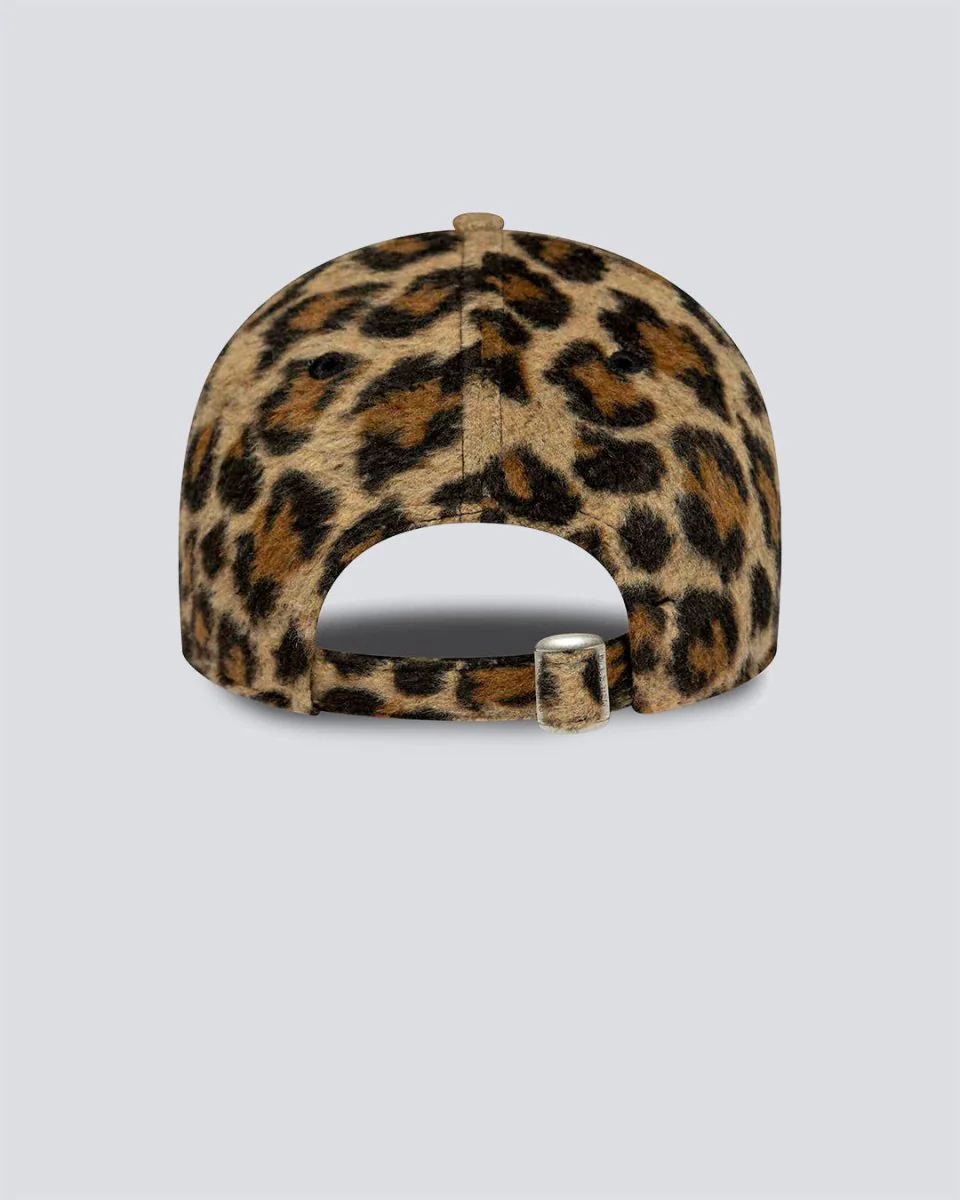 Gorra New Era Cosy Animal 9Forty Marrón Mujer - Image 3