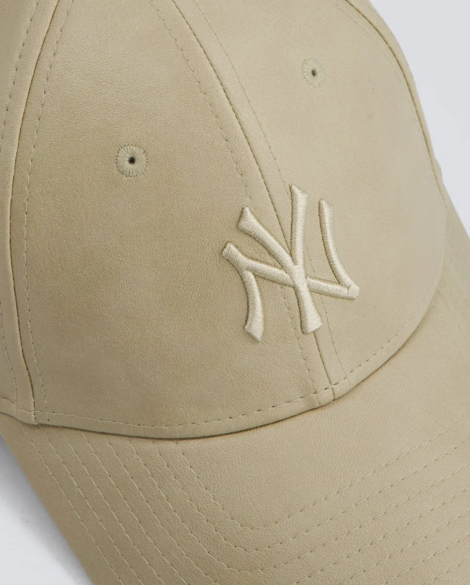 Gorra New Era MLB New York Yankees Beige Mujer - Image 2