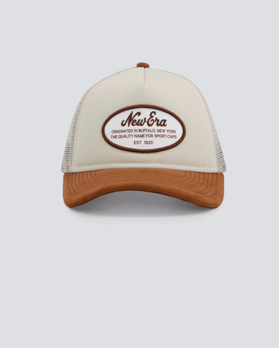 Gorra New Era Oval Patch Suede Trucker Marrón Unisex