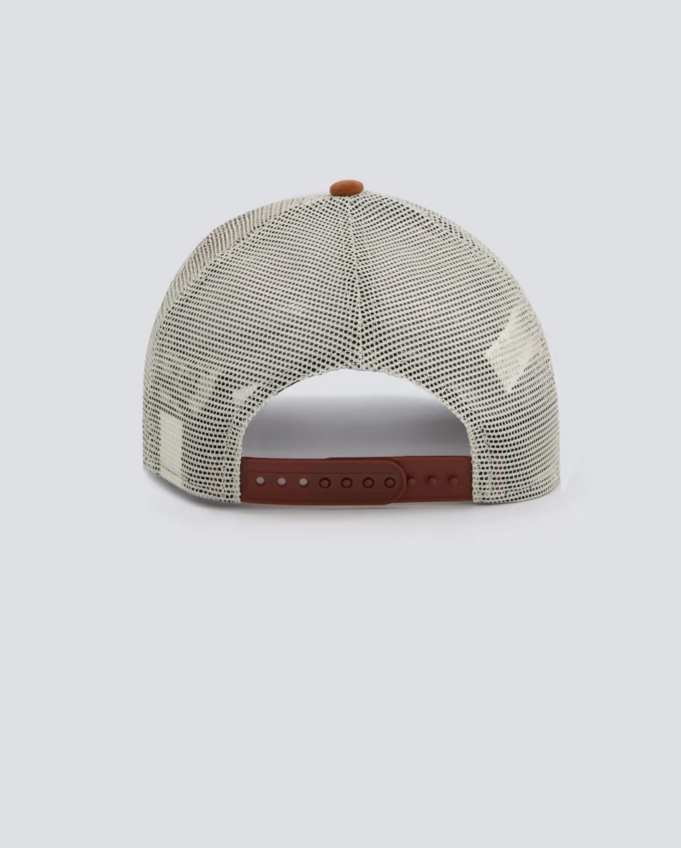Gorra New Era Oval Patch Suede Trucker Marrón Unisex - Image 3