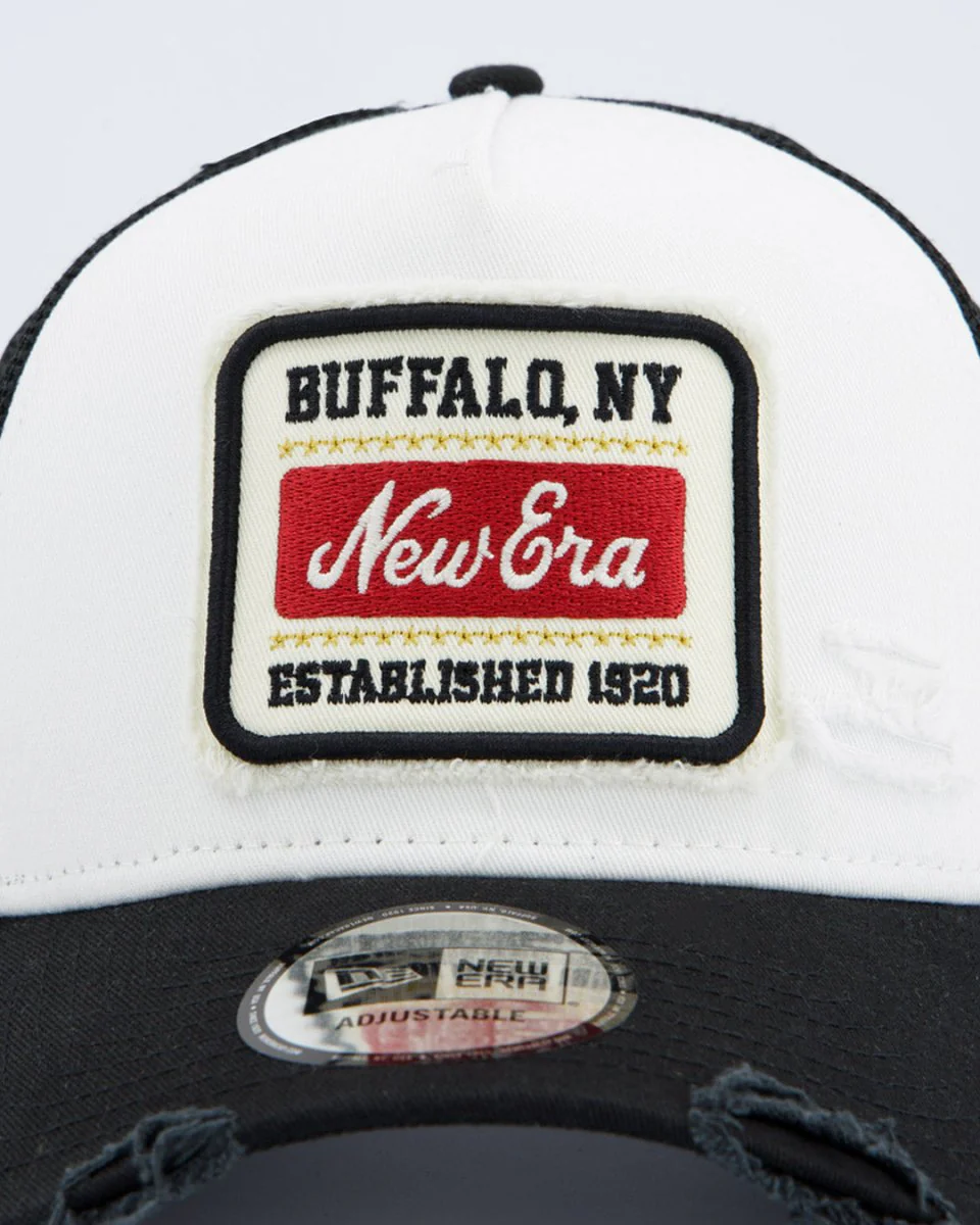 Gorra New Era Patch Distressed Negro Y Blanco Unisex - Image 4