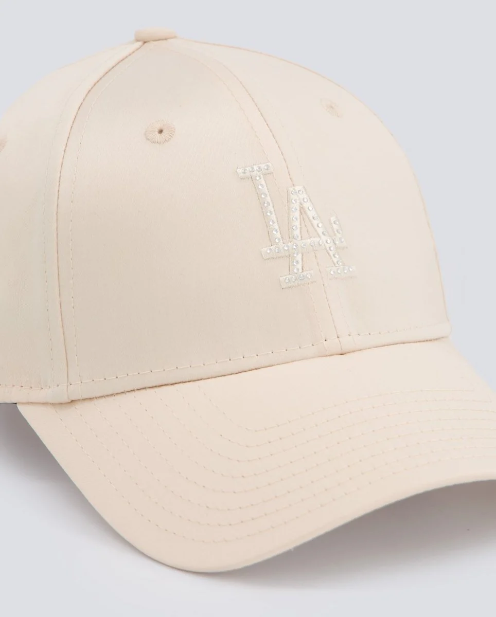 Gorra New Era Satinado Con Piedras Beige Mujer - Image 2