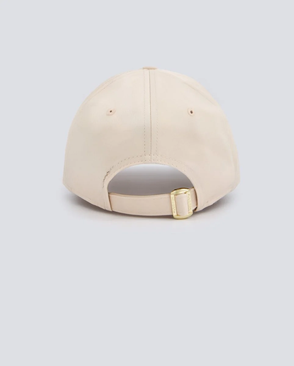 Gorra New Era Satinado Con Piedras Beige Mujer - Image 3