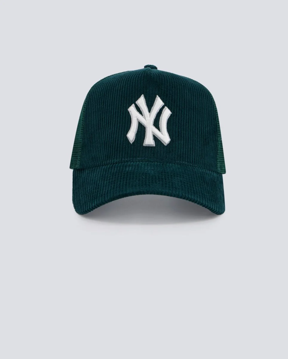 Gorra New Era Yankees Cord 9Forty Trucker Verde Unisex