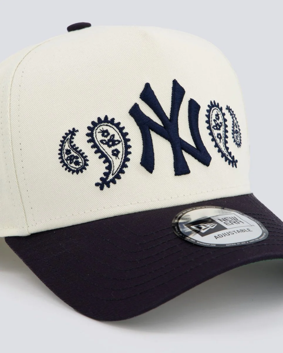 Gorra New Era Yankees Paisley E-Frame Negro Y Blanco Unisex - Image 2