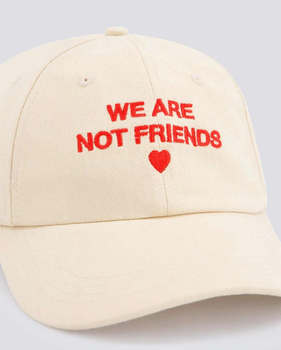 Gorra We Are Not Friends Bold Love Beige Unisex - Image 2