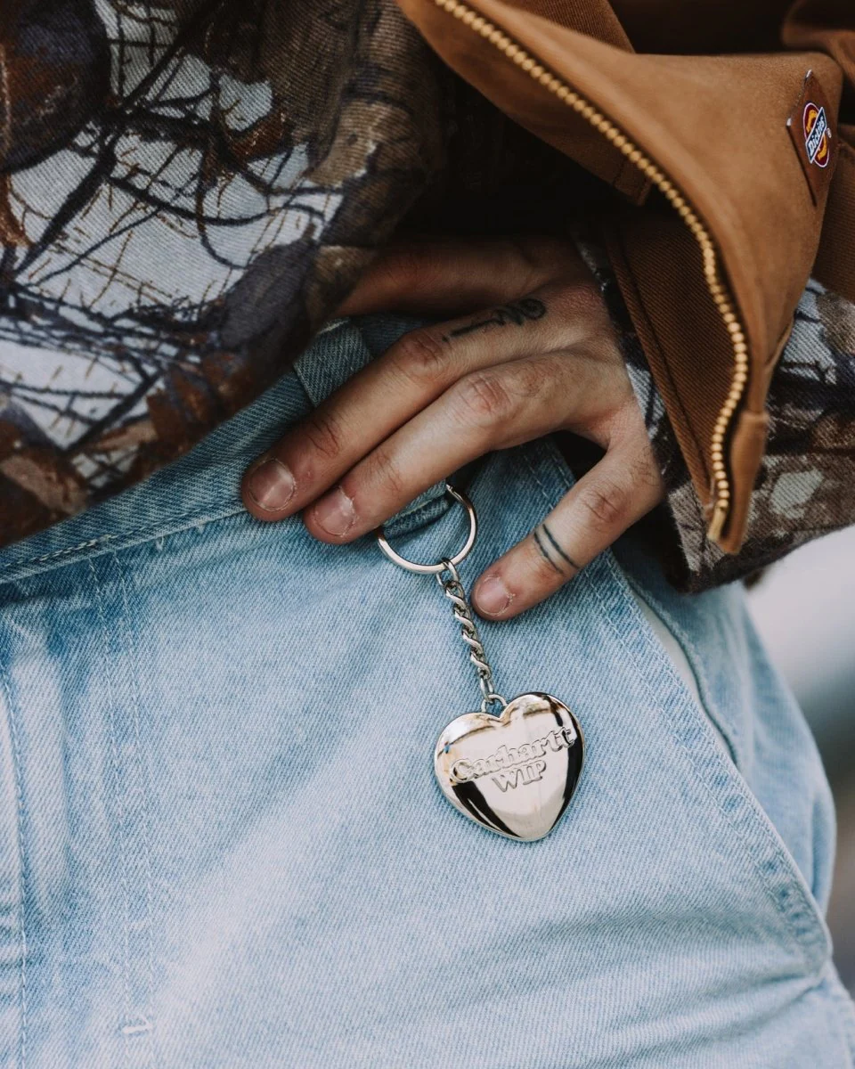 Llavero Carhartt WIP Heart Plateado Unisex - Image 2