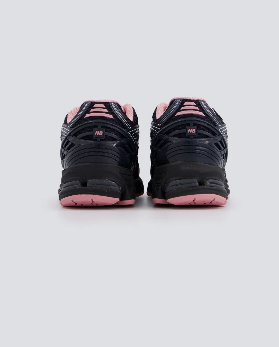 New Balance 1906R Negro y Rosa Mujer - Image 6