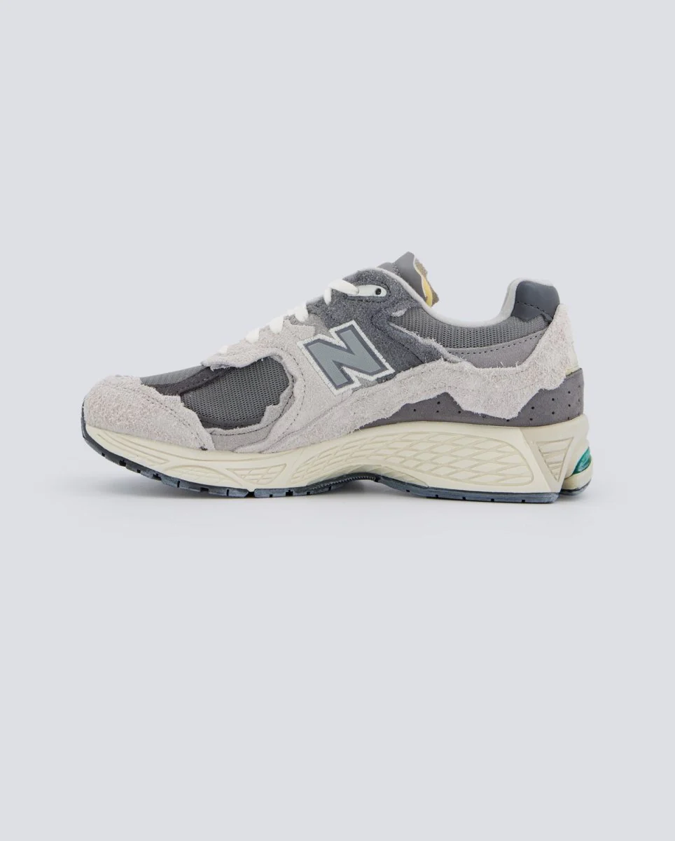 New Balance 2002R Protection Pack Gris Mujer - Image 4
