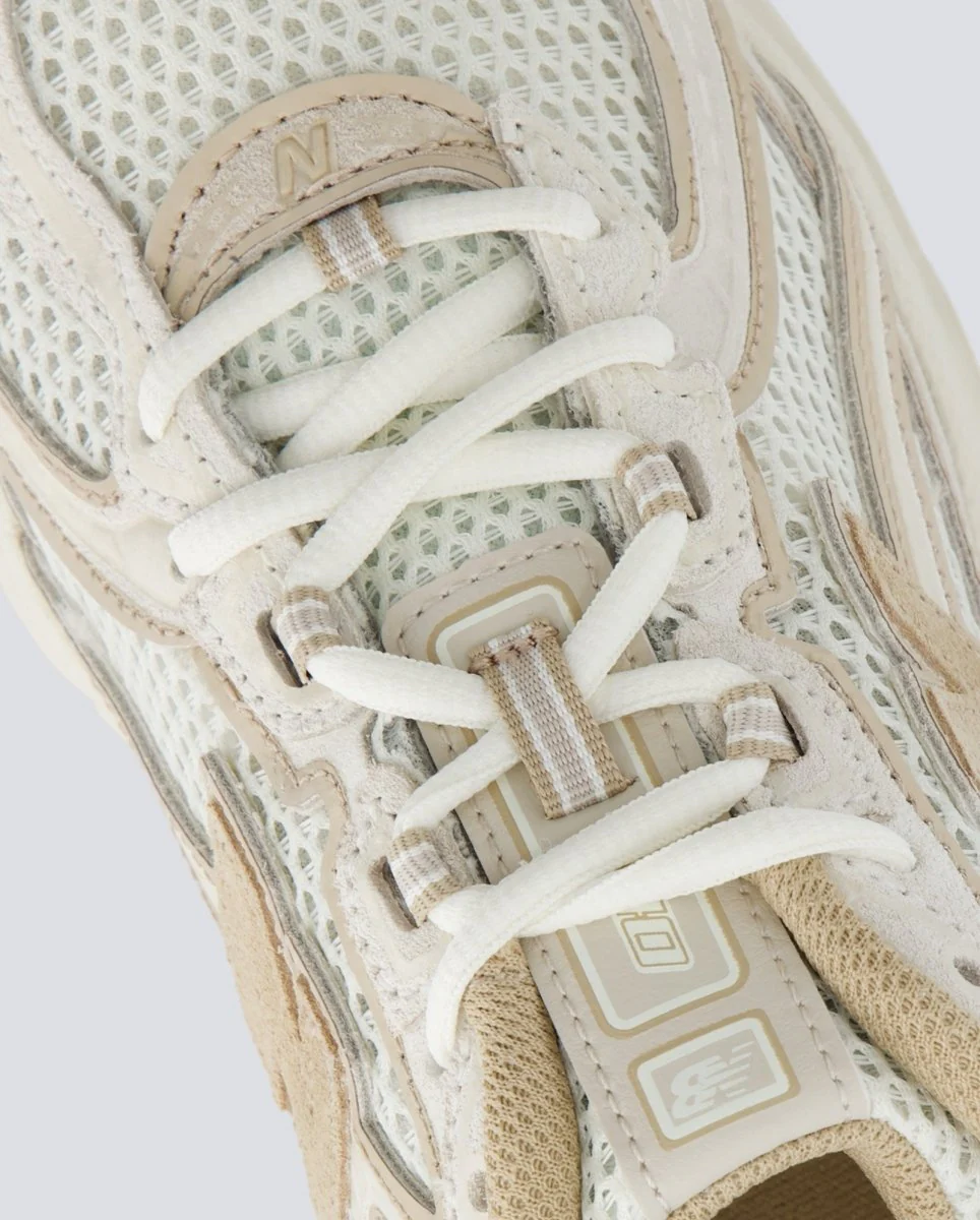 New Balance 740 Beige Mujer - Image 2