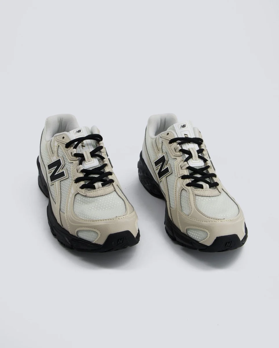 New Balance U7404OO Beiges y Negras Hombre - Image 5