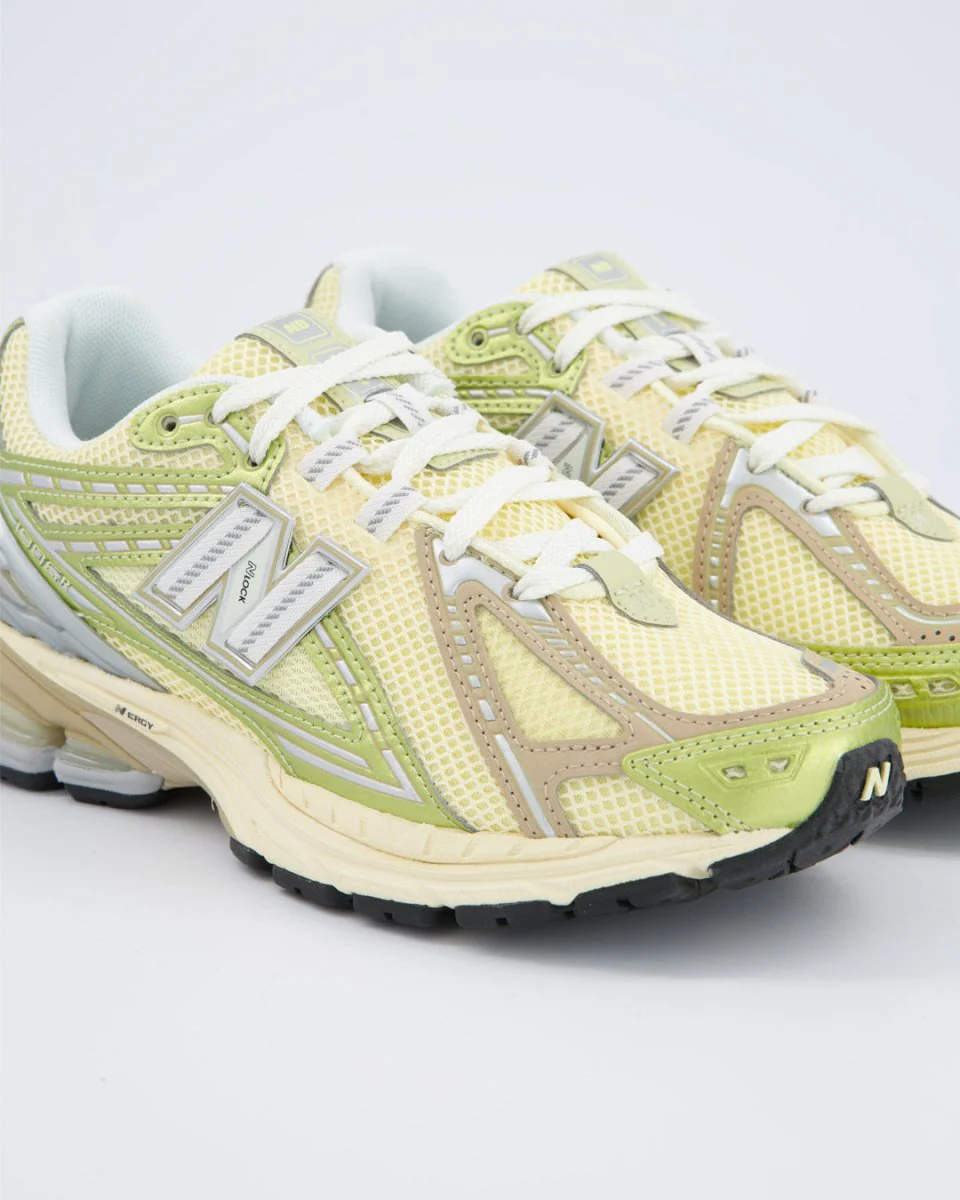 New Balance Yellow Parchment Mujer - Image 2