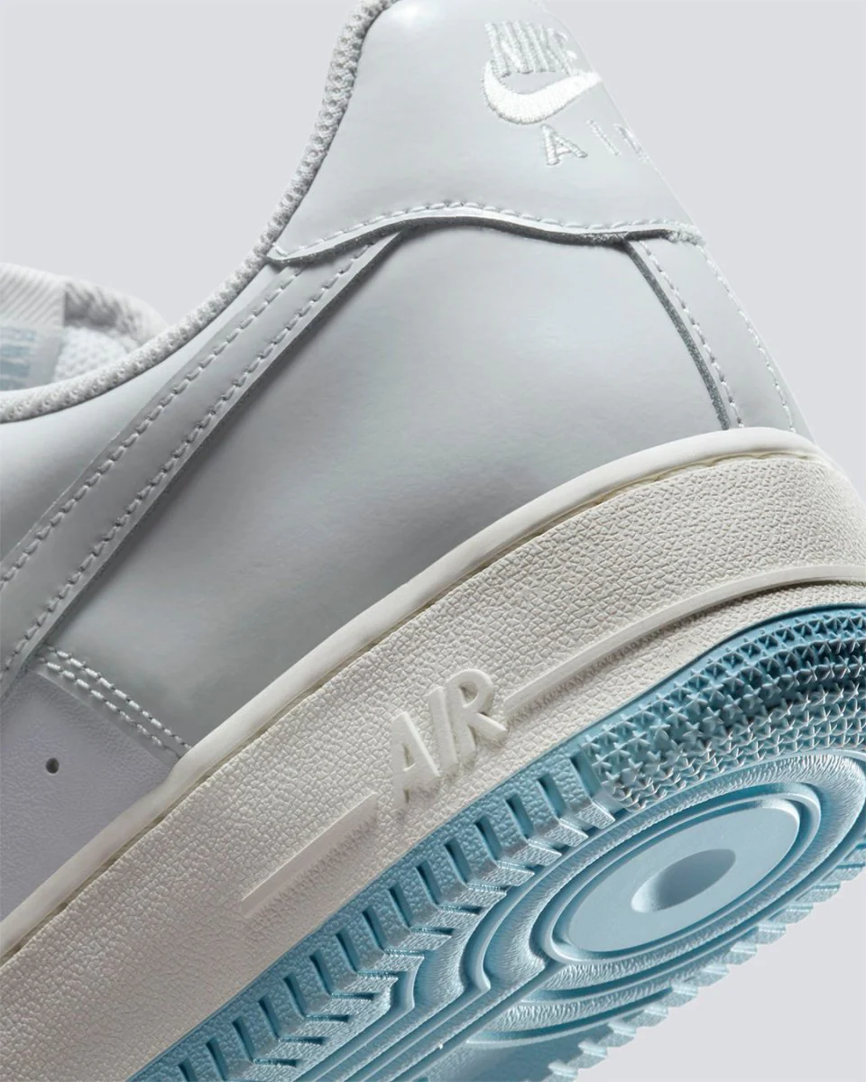 Nike Air Force 1 Low 07 Photon Dust Gris Hombre - Image 4