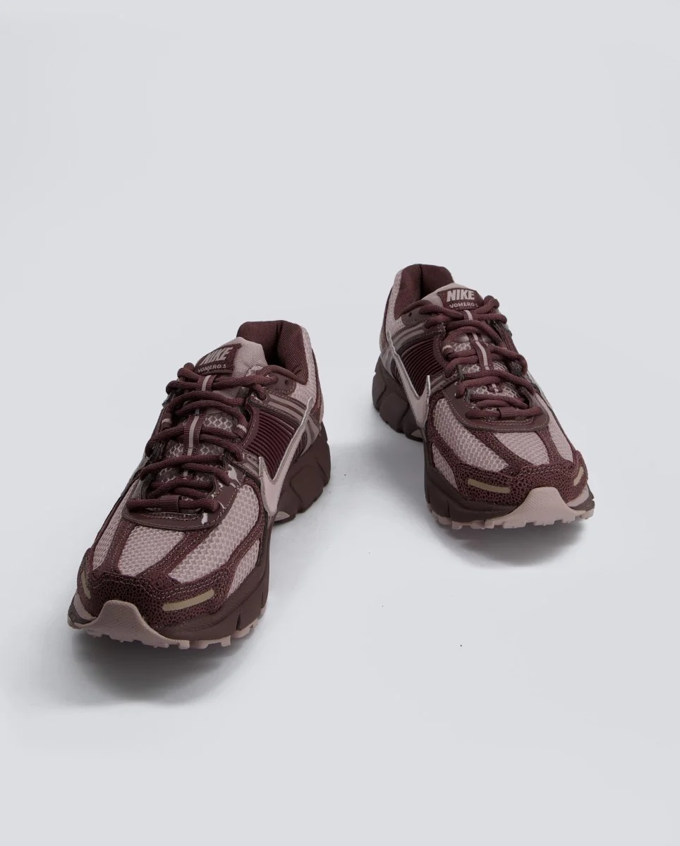 Nike Zoom Vomero 5 Burdeos Mujer - Image 2