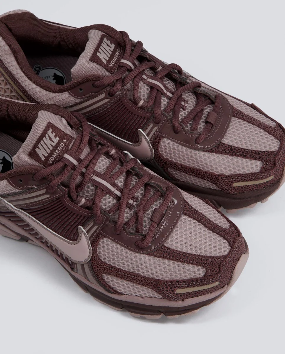 Nike Zoom Vomero 5 Burdeos Mujer - Image 3