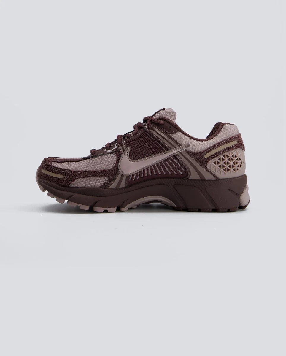Nike Zoom Vomero 5 Burdeos Mujer - Image 5