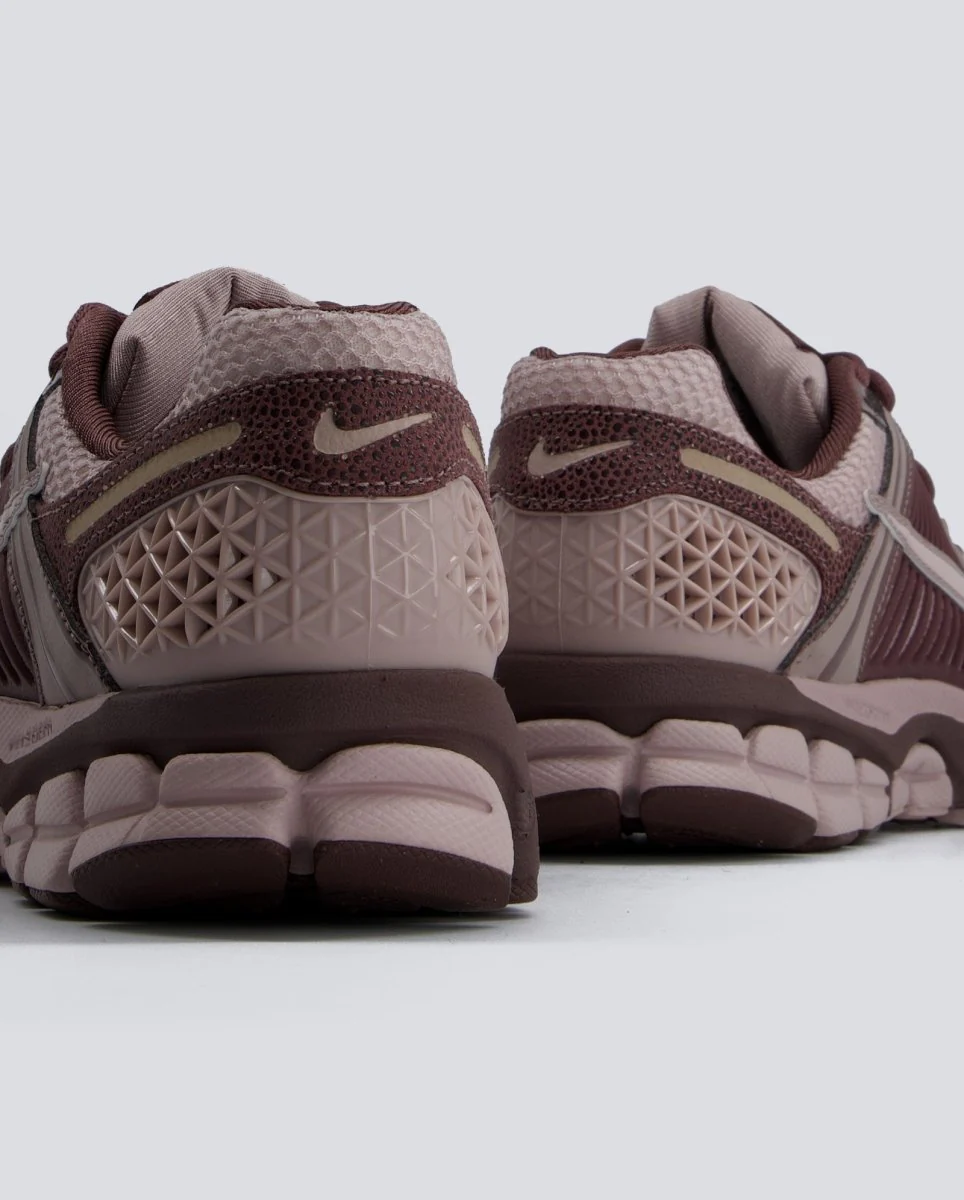 Nike Zoom Vomero 5 Burdeos Mujer - Image 6