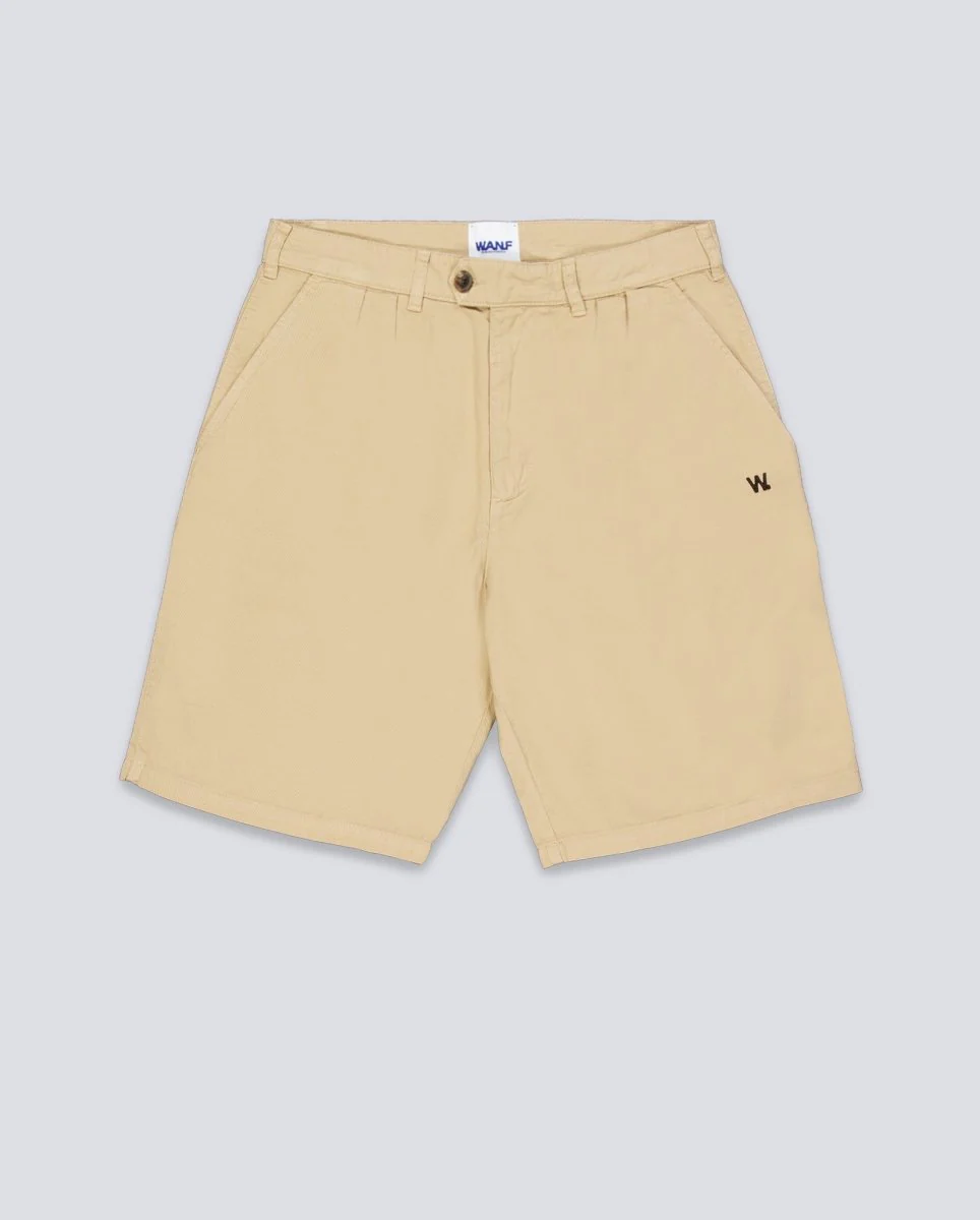 Pantalón Corto We Are Not Friends Pleat Chino Beige Hombre