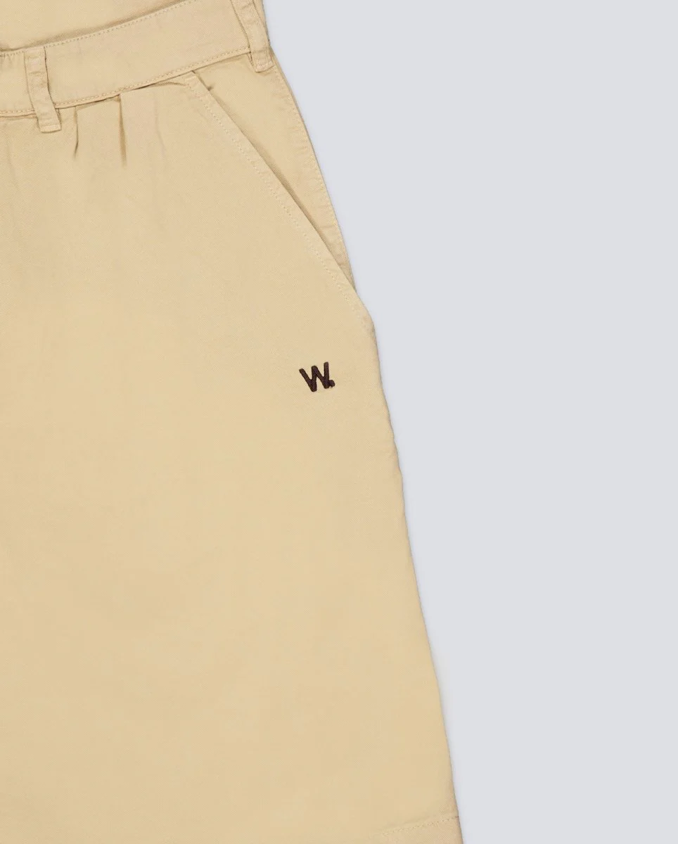 Pantalón Corto We Are Not Friends Pleat Chino Beige Hombre - Image 2