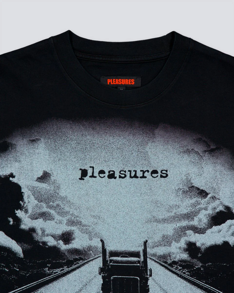 Camiseta Pleasures Truck Heavyweight Negro Unisex - Image 3
